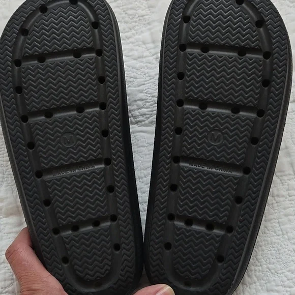 32° Degree Cool Black Open-Toe Slides - Picture 4 of 4